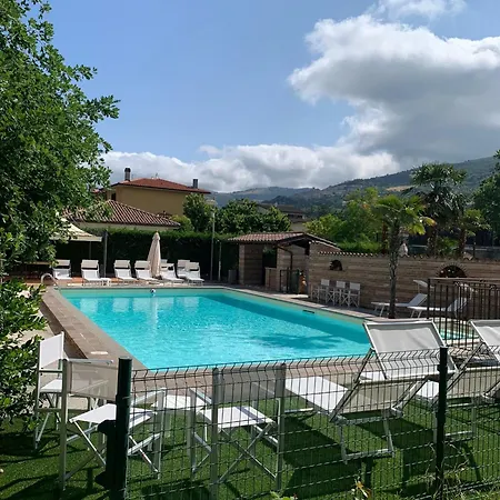 Vakantiehuis Residenza Le Querce Trilocale Fossato di Vico